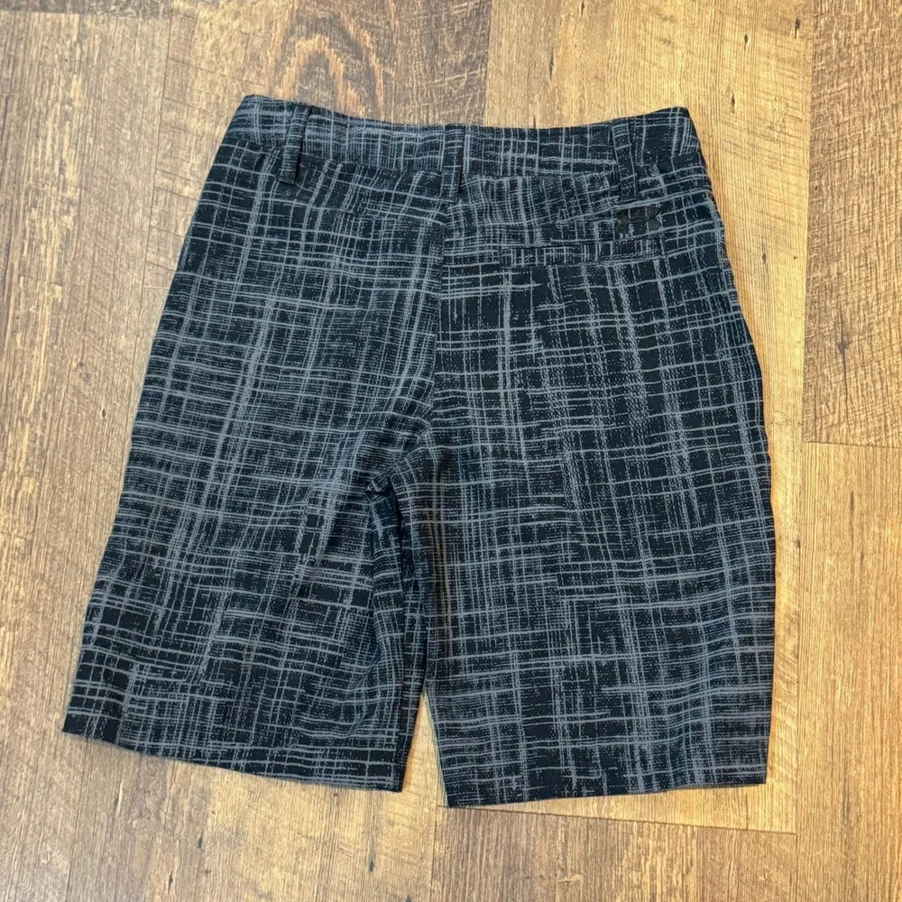 Under Armour Boys‎ Grey Black Grid Pattern Athletic Shorts YMD Medium Loose Fit